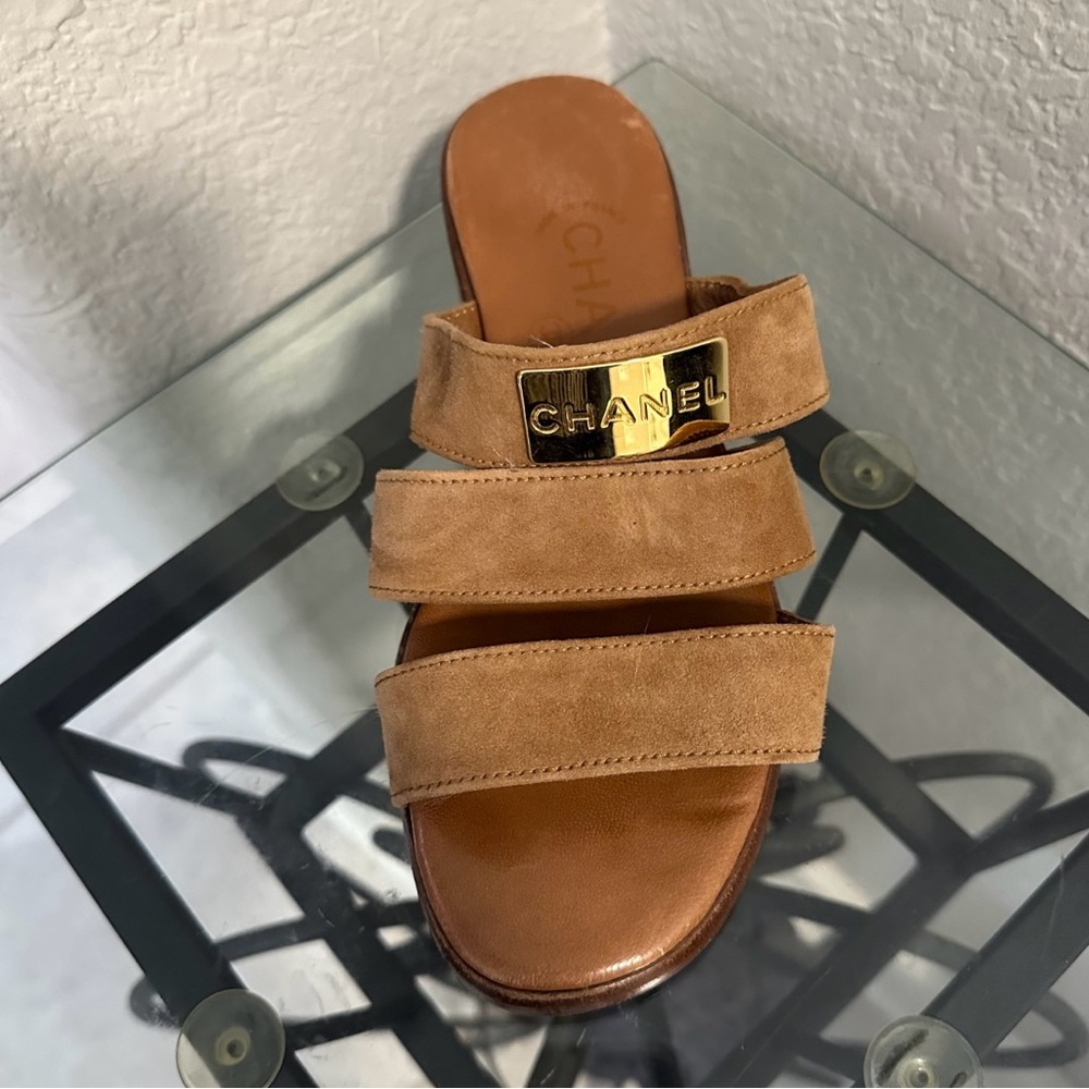 ISO: CHANEL Vintage Gold Logo Plate Suede Slide Sandals Size 35-36 *DO NOT BUY* - Picture 3 of 10